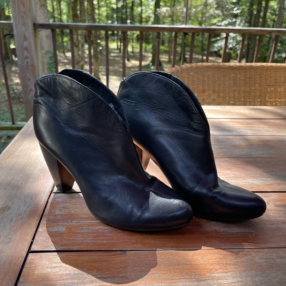 BORN booties sz 10